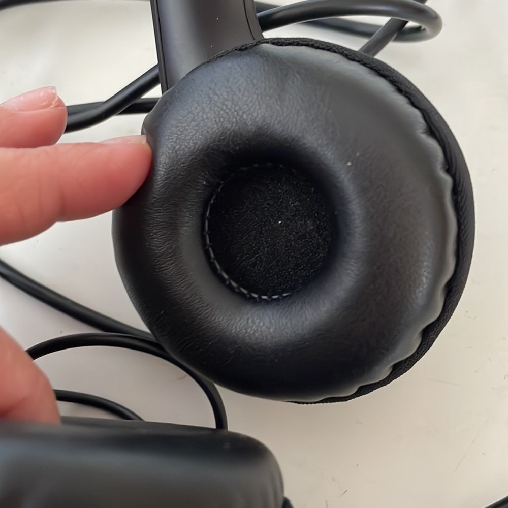 Logi Headset - Picture 3 of 4